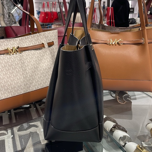 MICHAEL KORS
Reed Large Logo Belted Shoulder Tote Bag
Black 
NWT - Picture 5 of 16